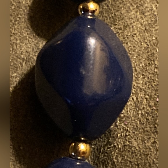 NECKLACE vintage 70’s, 80’s large chunky dark blue unusual shape plastic beads - Picture 5 of 10